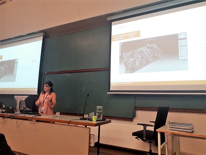 paola derudas presenterar sin forskning på Gribshunden på konferensen IKUWA 7