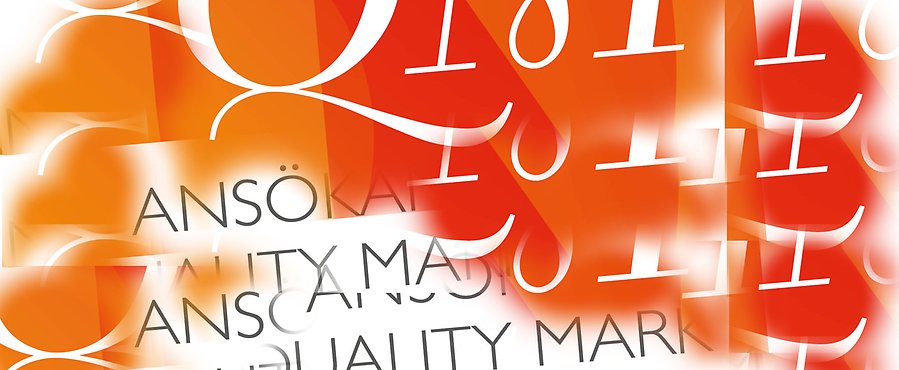 Delar av Quality Mark i form av stämplar, ovanpå varandra, orange och vita färger