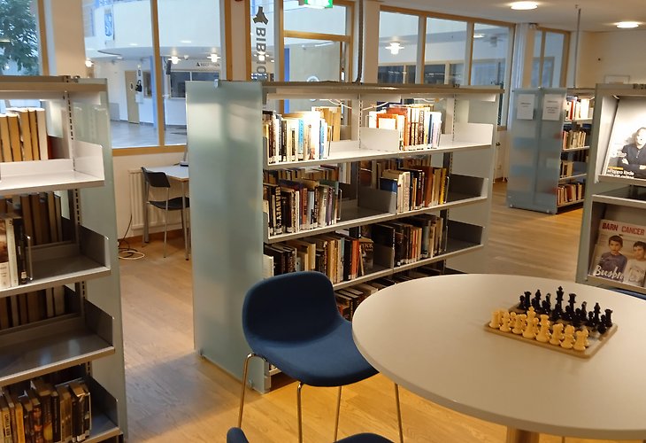 bibliotek skolbibliotek knut hahn gymnasieskolan